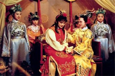 ​贾元春嫁的是哪个皇帝：贾元春嫁给康熙帝（明珠家事）