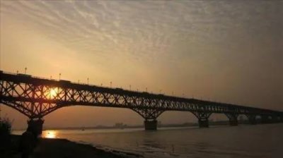 ​南京长江大桥建于哪个年代（南京长江大桥始建于哪年）