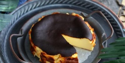 ​巴斯克芝士蛋糕外皮为何焦黑,巴斯克蛋糕表面开裂是为什么