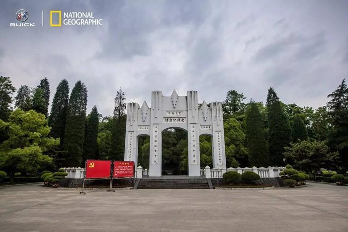 这里的龙津风雨桥名气大，但载入史册的是这座桥