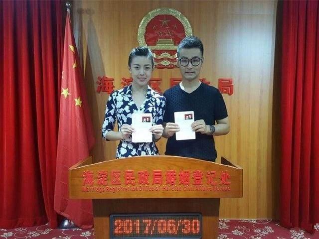 刘和刚全家素颜曝光 儿女双全 妻子是女神 贤惠漂亮 孝敬公婆