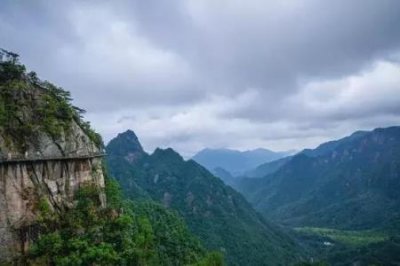 ​一个人旅游好还是跟着旅游团旅游好，张家界旅游跟团好还是自由行好，跟团游有