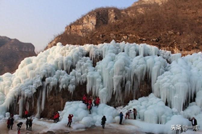 河北满城龙居冰瀑