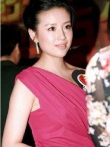 ​娱乐圈女星为何钟情“老腊肉”？探讨爱情选择背后的故事与幸福